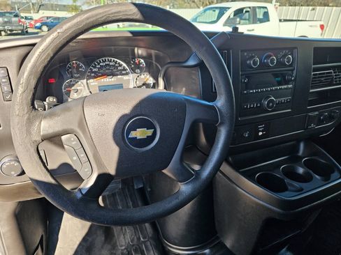 Used 2015 Chevrolet Express 2500 Extended RWD image 23
