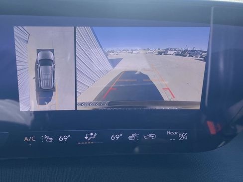 Used 2025 Buick Enclave Preferred AWD/4WD image 27