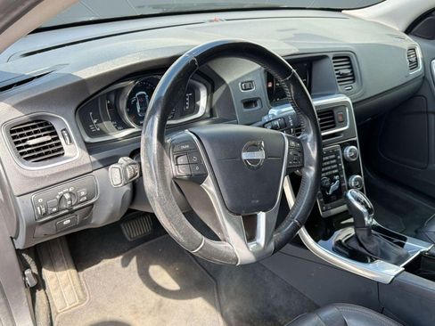 Used 2015 Volvo V60 T5 Cross Country w/ Convenience Package AWD/4WD image 4