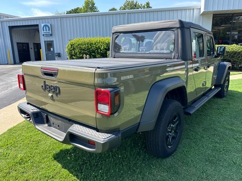 Used 2025 Jeep Gladiator Sport AWD/4WD image 4