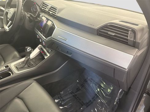 Certified 2025 Audi Q3 2.0T Premium w/ Convenience Package AWD/4WD image 29