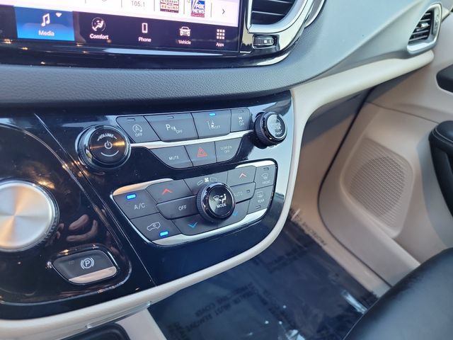 Used 2024 Chrysler Pacifica Touring-L FWD image 30
