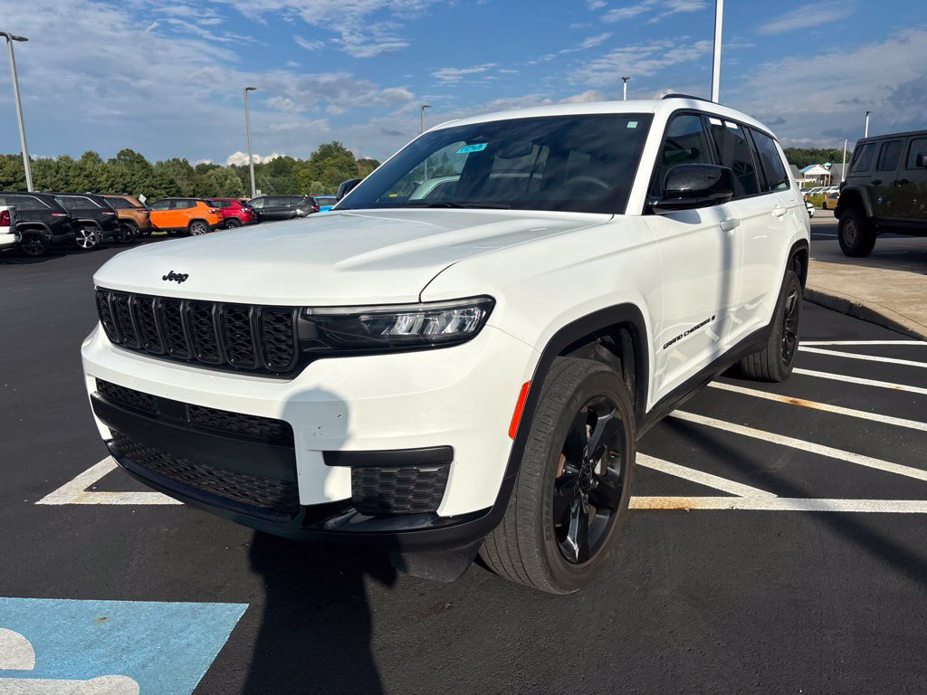 Used 2024 Jeep Grand Cherokee L Altitude AWD/4WD image 5