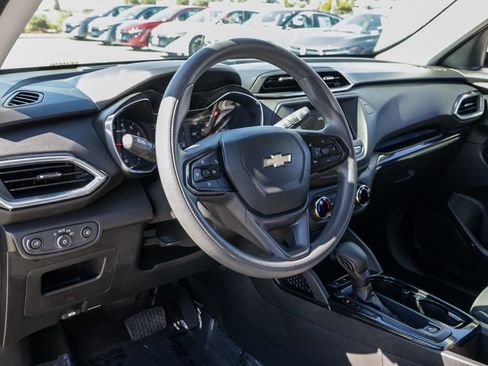 Used 2023 Chevrolet TrailBlazer LT FWD image 16