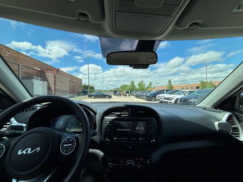 Used 2025 Kia Soul LX w/ LX Technology Package FWD image 31