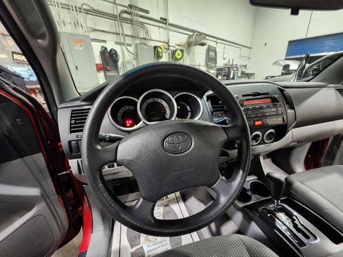 Used 2011 Toyota Tacoma 4x4 Regular Cab image 7