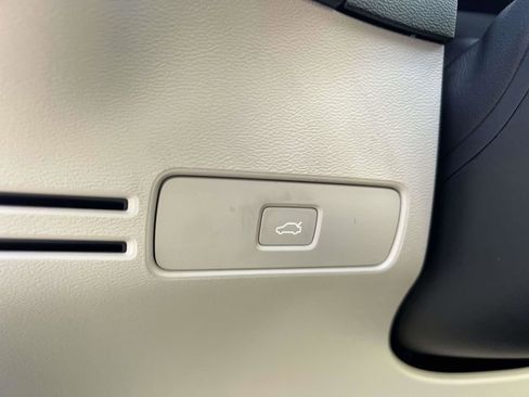 Used 2023 Volvo XC40 B5 Ultimate w/ Climate Package image 25