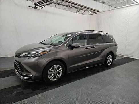 Used 2024 Toyota Sienna Platinum AWD/4WD image 73