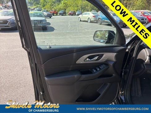 Used 2020 Chevrolet Traverse LT image 18