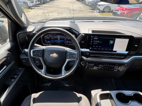Used 2025 Chevrolet Silverado 1500 LT AWD/4WD image 16