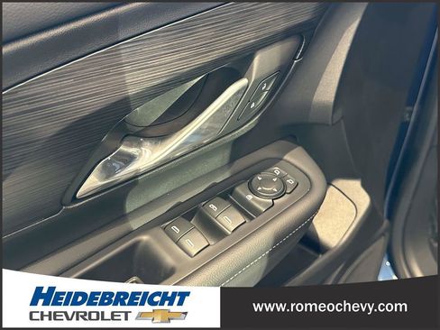 Used 2022 GMC Terrain SLE w/ Driver Convenience Package image 18