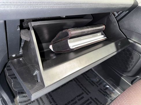 Certified 2023 Toyota Sienna Platinum image 34