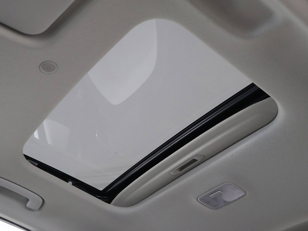 Certified 2024 Hyundai Venue SEL FWD image 16