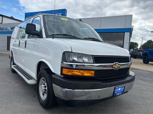 Used 2025 Chevrolet Express 2500 w/ Driver Convenience Package RWD image 15