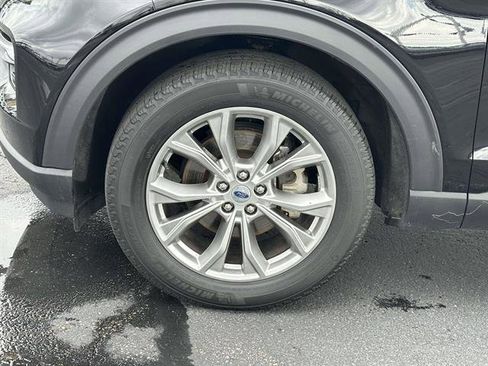 Used 2024 Ford Explorer XLT w/ Equipment Group 202A image 8