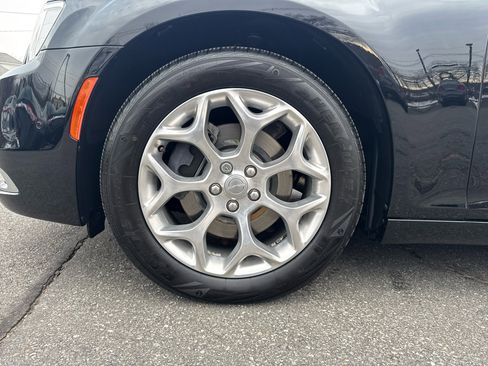 Used 2016 Chrysler 300 C Platinum w/ Safetytec Plus Group image 15