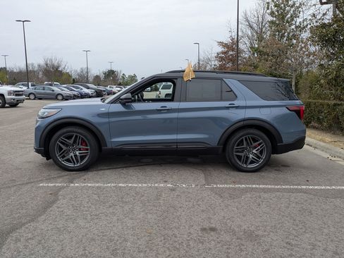 Certified 2025 Ford Explorer ST-Line w/ Premium Package image 7