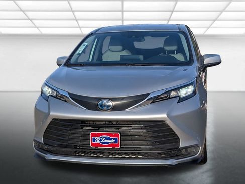 Used 2021 Toyota Sienna LE FWD image 24