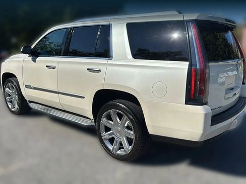 Used 2015 Cadillac Escalade Luxury image 7