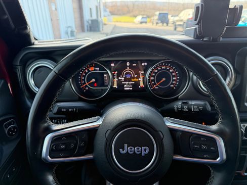 Used 2021 Jeep Wrangler Unlimited Sahara w/ Cold Weather Group image 9