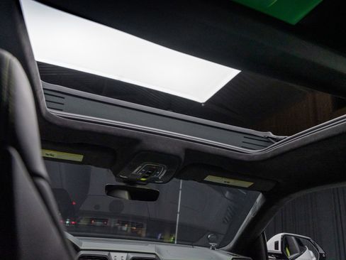 Used 2022 Lamborghini Urus AWD/4WD image 84