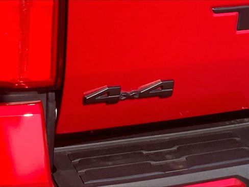 Used 2025 Toyota Tacoma SR5 AWD/4WD image 10