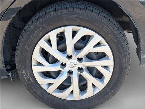 Used 2018 Toyota Corolla LE image 10