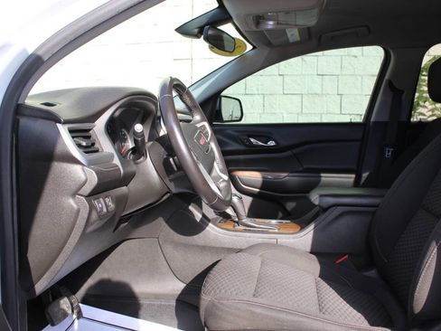 Used 2018 GMC Acadia SLE image 11