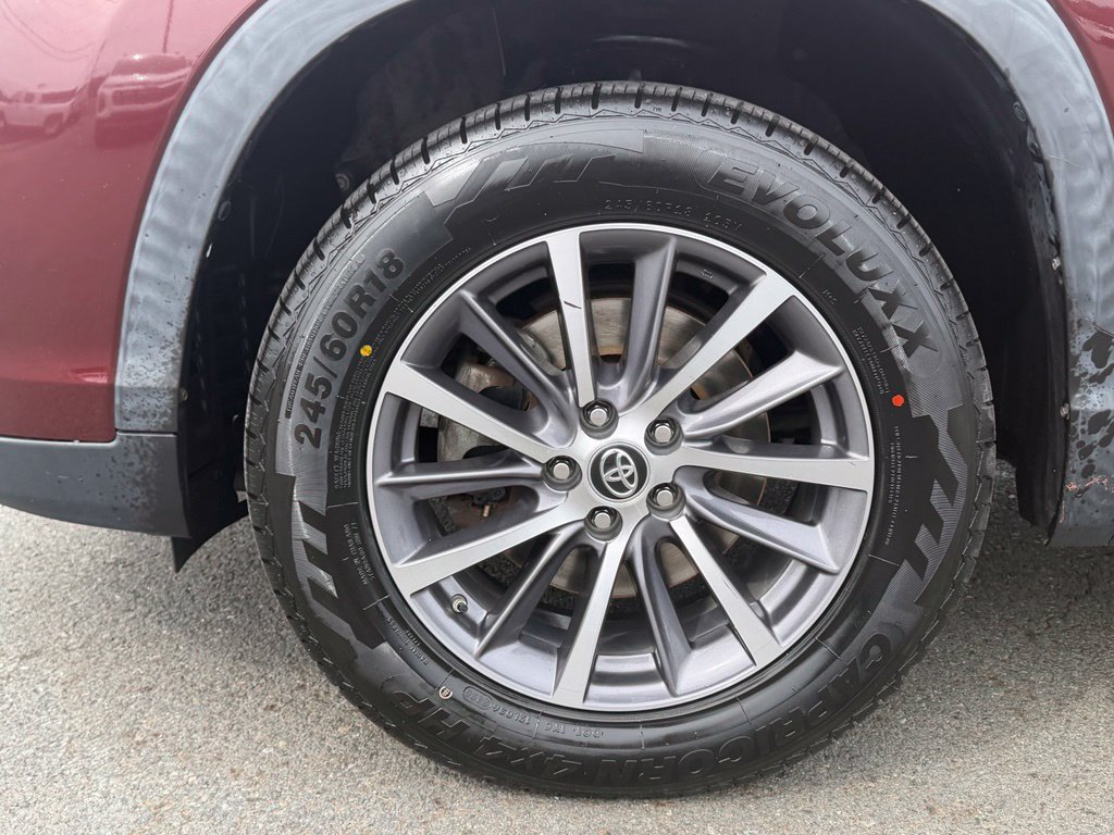Used 2019 Toyota Highlander XLE FWD image 12
