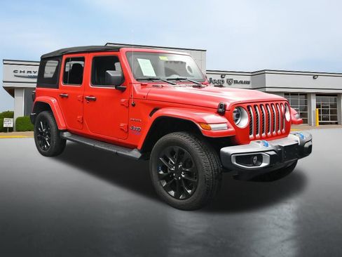Used 2022 Jeep Wrangler Unlimited Sahara w/ Cold Weather Group AWD/4WD image 7
