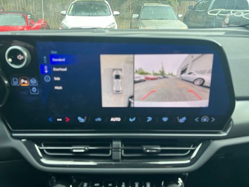 Used 2024 Chevrolet Equinox EV RS FWD image 12
