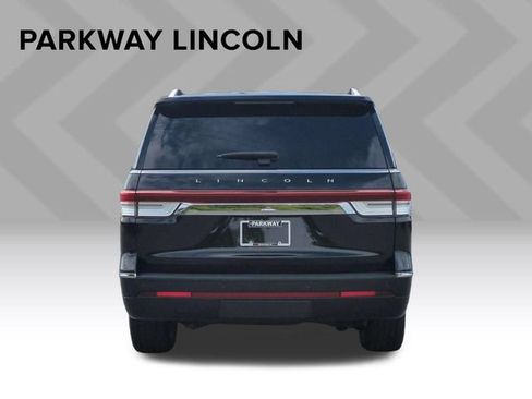Used 2023 Lincoln Navigator Reserve AWD/4WD image 4