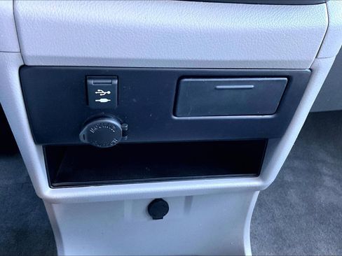 Used 2018 Toyota Sienna LE image 22