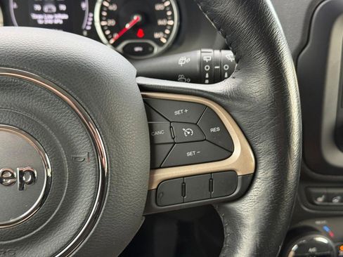 Used 2017 Jeep Renegade Latitude w/ Popular Equipment Group image 23