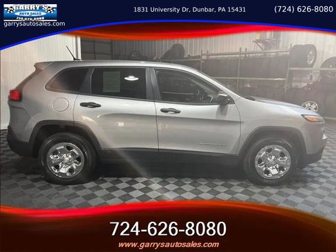 Used 2016 Jeep Cherokee Sport image 4