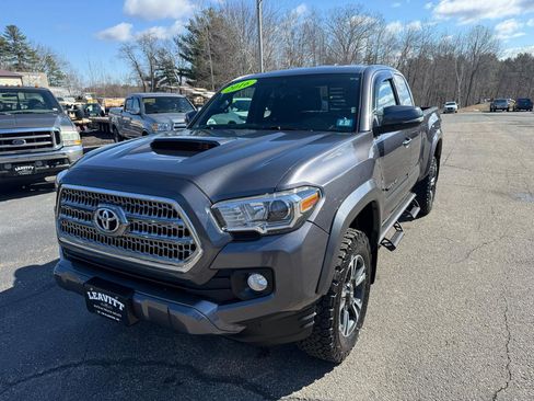 Used 2016 Toyota Tacoma TRD Sport image 2