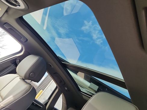 New 2026 Porsche Macan image 12