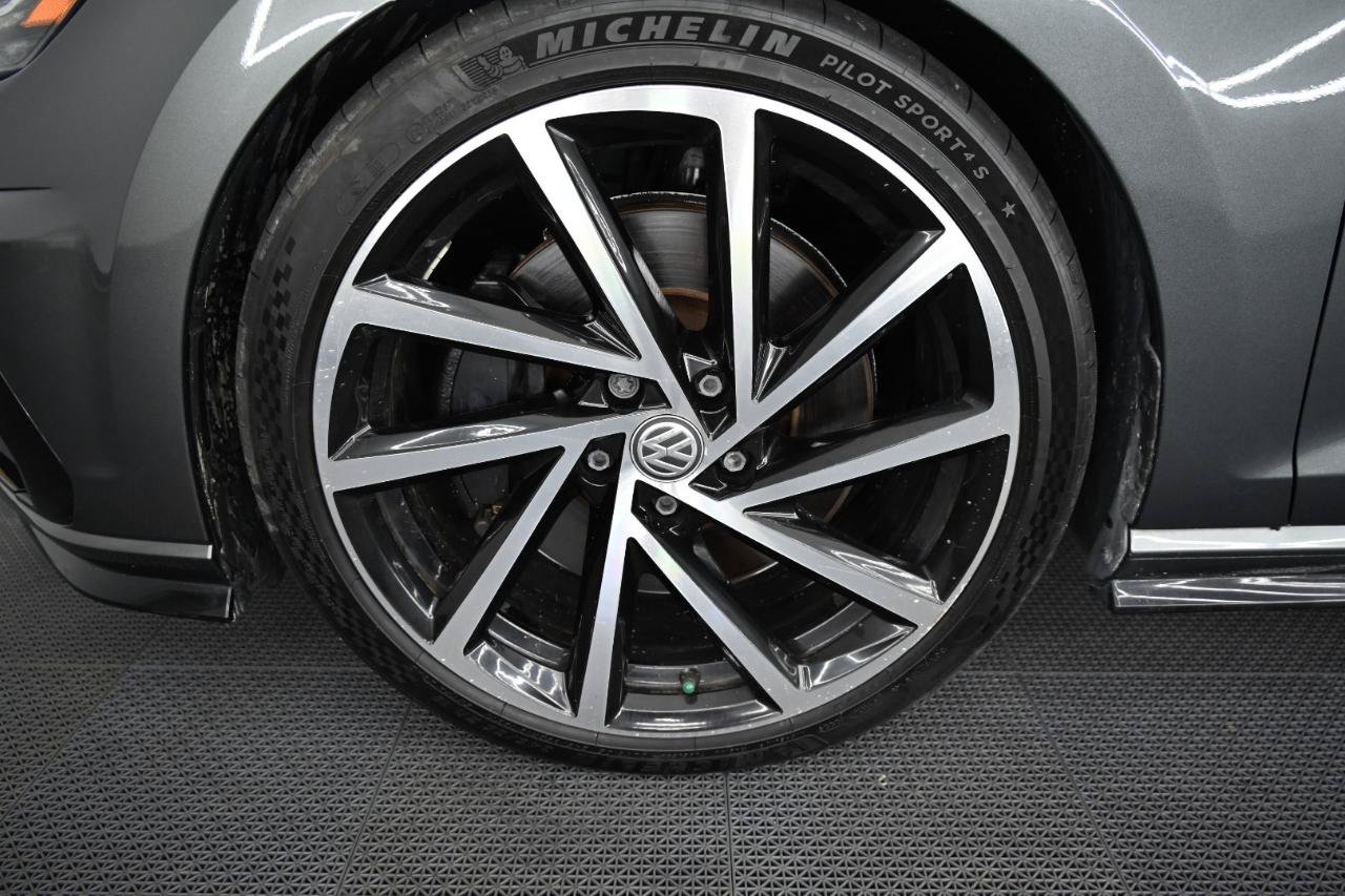 Used 2019 Volkswagen Golf R 4-Door AWD/4WD image 41