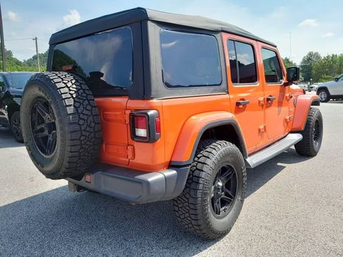 Used 2018 Jeep Wrangler Unlimited Sahara w/ Cold Weather Group AWD/4WD image 8