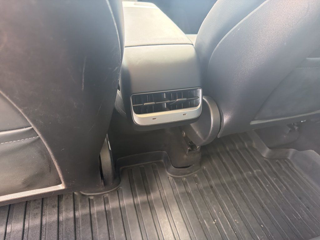 Used 2023 Tesla Model Y Long Range AWD/4WD image 30