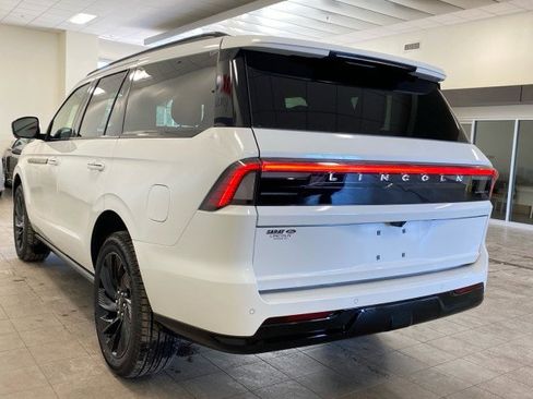 New 2026 Lincoln Navigator Reserve w/ Jet Appearance Package AWD/4WD image 14