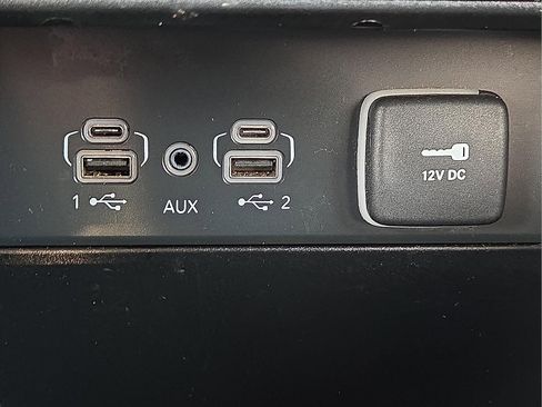 Used 2024 Jeep Grand Cherokee Laredo image 17