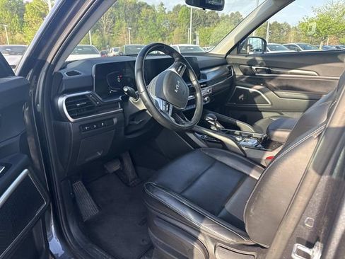 Certified 2023 Kia Telluride LX image 3