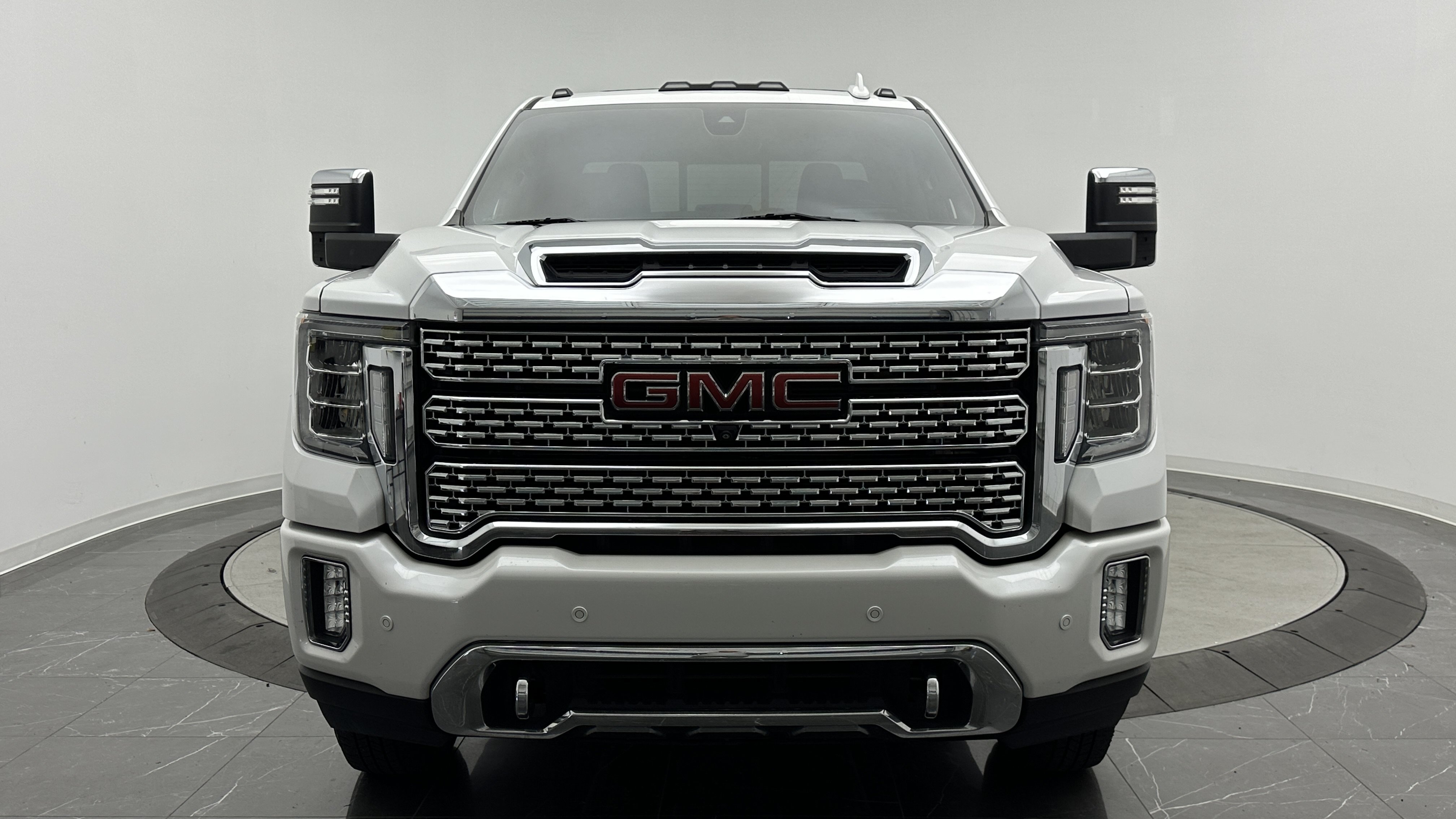 Used 2022 GMC Sierra 3500 Denali w/ Denali Ultimate Package AWD/4WD image 2