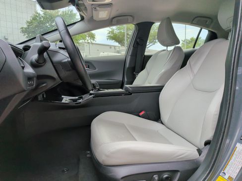 Used 2024 Toyota Prius XLE FWD image 16