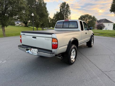 Used 2003 Toyota Tacoma PreRunner RWD image 5