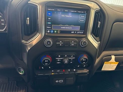 Used 2022 Chevrolet Silverado 1500 LT image 18