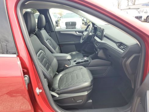 Used 2023 Ford Escape Platinum w/ Premium Technology Package AWD/4WD image 9