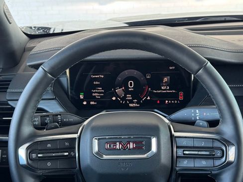 Used 2025 GMC Acadia Elevation image 33