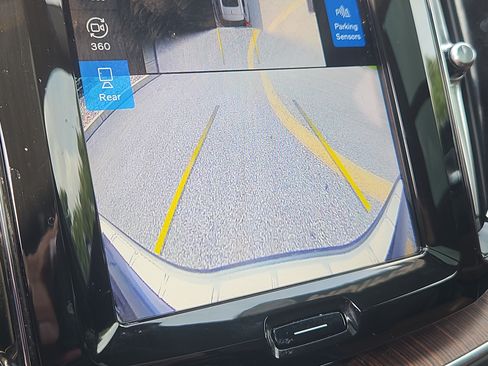 Used 2024 Volvo XC60 B5 Plus w/ Protection Package Premier AWD/4WD image 9